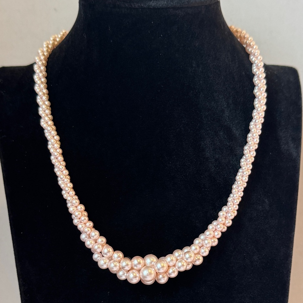 Elegant Pink Pearl Necklace